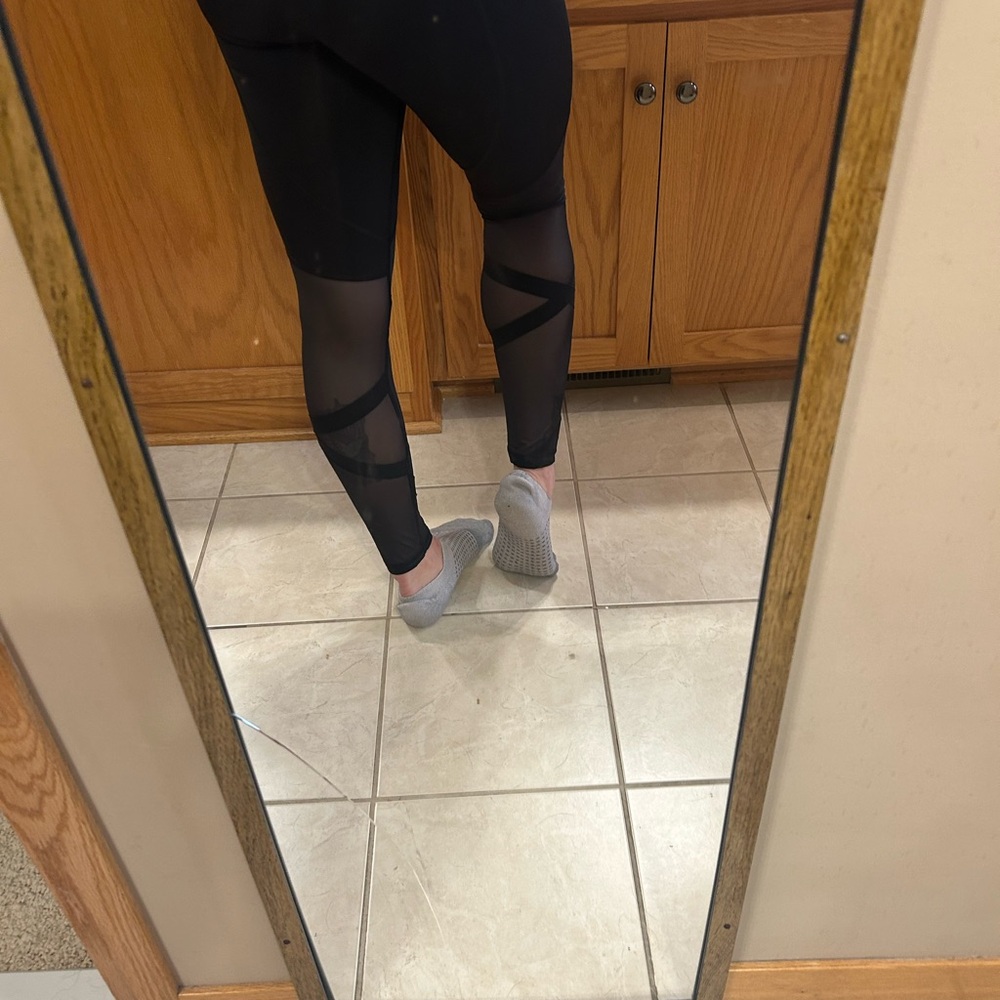 Victoria’s Secret Sport Mesh Leggings - Picture 3 of 3